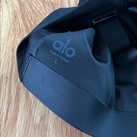 ALO Yoga airlift strength sports bra - Picture 8 of 10